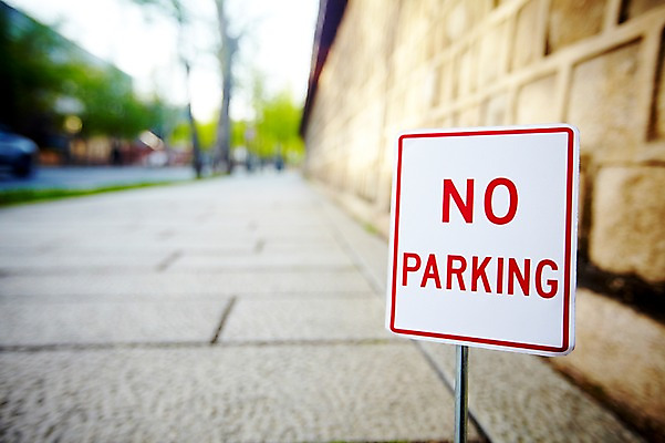 포토 JPG 주간 기호 벽 안내 돌담 알림판 사람없음 야외 담장 금지 표지판 지시 주차 주위 교통표지 명령 주차금지 국내포토 자연요소 문자 교통 모션 돌_바위 파일형식
