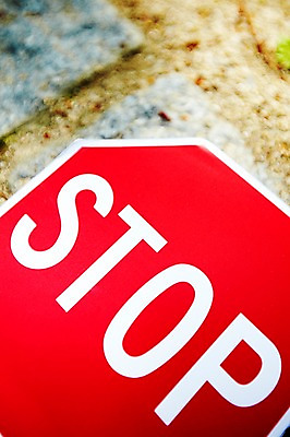 포토 JPG 주간 기호 컬러 안내 알림판 근접촬영 사람없음 야외 아웃포커스 빨간색 금지 표지판 정지 지시 주위 교통표지 명령 국내포토 자연요소 문자 뷰포인트 교통 모션 촬영기법 파일형식