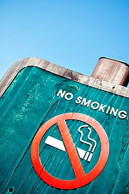 포토 JPG 주간 기호 하늘 안내 흡연 담배 알림판 사람없음 야외 금지 표지판 지시 주위 금연 명령 흡연금지 국내포토 자연요소 문자 캠페인 모션 사회이슈 파일형식