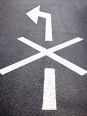 포토 JPG 주간 화살표 도로 길 컬러 표시 바닥 안내 근접촬영 사람없음 야외 차도 금지 흰색 가리킴 지시 땅 명령 우회전 우회전금지 진입금지 국내포토 자연요소 뷰포인트 교통시설 모션 손짓 운전 파일형식