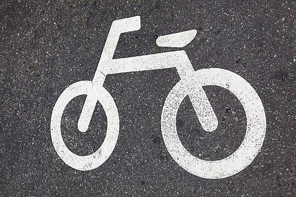 포토 JPG 주간 도로 길 컬러 표시 바닥 안내 근접촬영 사람없음 야외 자전거 흰색 지시 땅 명령 보호구역 자전거도로 자전거전용도로 국내포토 자연요소 뷰포인트 교통시설 모션 바이크 구역 전용도로 파일형식