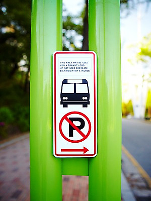 포토 JPG 주간 기호 안내 알림판 근접촬영 사람없음 야외 아웃포커스 금지 표지판 역 버스정류장 지시 주차 주위 교통표지 명령 주차금지 국내포토 자연요소 문자 뷰포인트 교통 교통시설 모션 촬영기법 파일형식