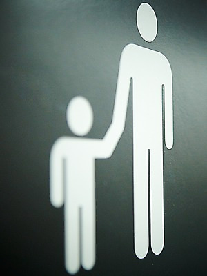 포토 JPG 주간 기호 안내 알림판 근접촬영 사람없음 야외 아웃포커스 표지판 지시 주위 교통표지 명령 보호구역 어린이보호 어린이보호구역 국내포토 자연요소 문자 뷰포인트 교통 모션 촬영기법 구역 파일형식