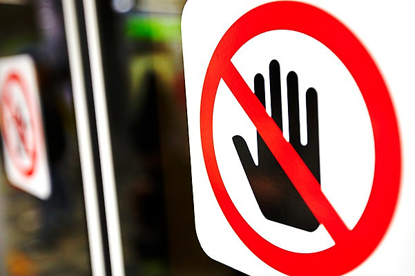 포토 JPG 주간 기호 안내 알림판 안전 근접촬영 사람없음 야외 아웃포커스 금지 표지판 보호 지시 주위 명령 국내포토 자연요소 문자 뷰포인트 컨셉 모션 촬영기법 파일형식