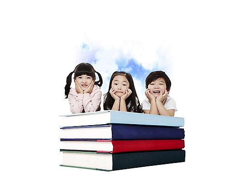 PSD 구름 편집 편집이미지 여자 남자 어린이 엎드리기 하늘 미소 웃음 사람 소녀 소년 상반신 책 세명 턱괴기 오브젝트 합성 어린이만 편집소스 이미지편집 편집실사 자연요소 모션 표정 CG 파일형식