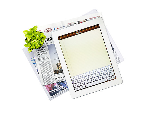 PSD 식물 편집 편집이미지 화분 잎 사람없음 전자제품 컴퓨터 태블릿 스크린 터치 신문 오브젝트 합성 영자신문 편집소스 이미지편집 편집실사 간행물 스마트기기 뉴스 CG 파일형식