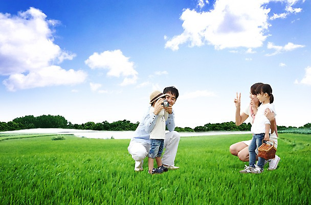 전신 PSD 구름 편집 편집이미지 라이프스타일 여자 남자 딸 행복 아들 어린이 여행 가족 하늘 엄마 가족여행 함께함 서기 미소 웃음 사람 앉기 동양인 소녀 소년 잔디 초원 여러명 성인 옆모습 30대 부모 소풍 바구니 카메라 사진촬영 화목 유치원생 한국인 자녀 아빠 가족사진 이미지편집 자연요소 식물 감정 뷰포인트 다수 컨셉 관계 모션 표정 인종 생활 장년 전자제품 야외활동 촬영 파일형식 단체사진