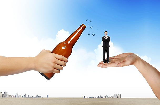전신 PSD 구름 편집 편집이미지 건축물 손 캠페인 포즈 비즈니스 모션 하늘 유리병 맥주 건강 손바닥 경고 서기 들기 사람 정장 손짓 빌딩 20대 건물 앞모습 신체부위 세명 30대 건강관리 금지 알코올 비즈니스맨 병 X 결심 거절 맥주병 금주 성인만 이미지편집 자연요소 식기 알파벳 옷 남자 건축 뷰포인트 컨셉 술병 병_용기 주류 관리 청년 장년 직장인 파일형식