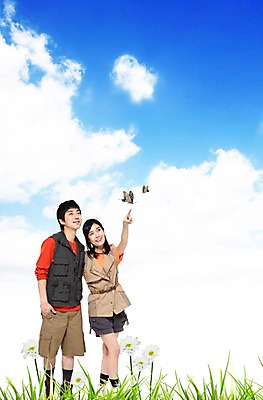 전신 PSD 식물 구름 모델 편집이미지 학생 라이프스타일 커플 응시 시선 여자 남자 꽃 대학생 포즈 나비 곤충 운동화 반바지 모션 하늘 대학생라이프 새로움 서기 미소 웃음 사람 동양인 손짓 잔디 초원 20대 성인 두명 라이프 친구 청춘 캠퍼스라이프 한국인 검지손가락 반팔티셔츠 가리킴 조끼 풀 동료 국토대장정 특별활동 청년만 성인만 이미지편집 자연요소 동물 교육 신발 컨셉 티셔츠 바지 손가락 관계 표정 인종 청년 생활 외투 파일형식