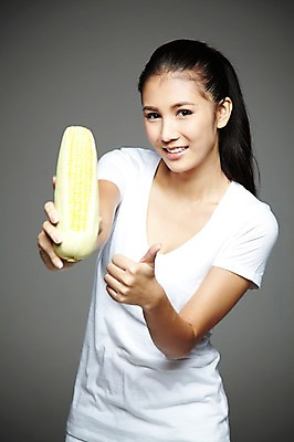 포토 JPG 스튜디오촬영 외국인 해외기획촬영 우먼라이프 라이프스타일 웰빙 2012년태국 여자 회색배경 곡류 실내 건강 옥수수 한명 미소 웃음 들기 사람 동양인 손짓 상반신 20대 성인 앞모습 농작물 환경 최고 친환경 유기농 여자만 여자한명만 성인여자만 청년만 청년여자만 성인한명만 청년여자한명만 성인여자한명만 성인만 국내포토 1 뷰포인트 백그라운드 농업 모션 표정 인종 청년 내부 생활 회색 파일형식