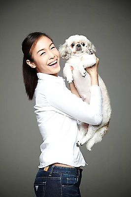 포토 JPG 스튜디오촬영 외국인 동물 해외기획촬영 한마리 우먼라이프 라이프스타일 2012년태국 여자 반려견 캠페인 포유류 안기 회색배경 실내 한명 서기 미소 웃음 사람 동양인 상반신 20대 성인 옆모습 반려동물 개 강아지 시츄 보호 동물보호 반려 유기견 여자만 여자한명만 성인여자만 청년만 청년여자만 성인한명만 청년여자한명만 성인여자한명만 성인만 펫팸족 국내포토 1 뷰포인트 백그라운드 컨셉 모션 표정 인종 청년 내부 생활 회색 사회이슈 신조어 파일형식 유기동물