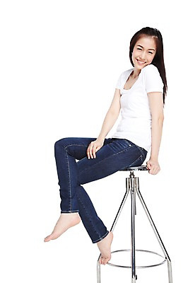 포토 JPG 스튜디오촬영 전신 외국인 해외기획촬영 우먼라이프 라이프스타일 긴머리 2012년태국 여자 포즈 의자 맨발 실내 한명 미소 웃음 누끼 사람 앉기 동양인 20대 성인 옆모습 캐주얼 활발 다리꼬기 청바지 편안함 의료성형뷰티 여자만 여자한명만 성인여자만 청년만 청년여자만 성인한명만 청년여자한명만 성인여자한명만 성인만 국내포토 1 헤어스타일 옷 뷰포인트 가구 컨셉 바지 모션 발 표정 인종 청년 내부 생활 감각 파일형식