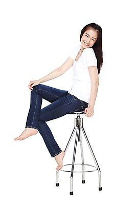 포토 JPG 스튜디오촬영 전신 외국인 해외기획촬영 우먼라이프 라이프스타일 긴머리 2012년태국 여자 포즈 의자 맨발 실내 한명 미소 웃음 누끼 사람 앉기 동양인 20대 성인 옆모습 캐주얼 활발 다리꼬기 청바지 편안함 의료성형뷰티 여자만 여자한명만 성인여자만 청년만 청년여자만 성인한명만 청년여자한명만 성인여자한명만 성인만 국내포토 1 헤어스타일 옷 뷰포인트 가구 컨셉 바지 모션 발 표정 인종 청년 내부 생활 감각 파일형식