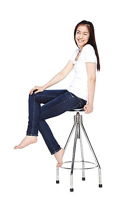 포토 JPG 스튜디오촬영 전신 외국인 해외기획촬영 우먼라이프 라이프스타일 긴머리 응시 2012년태국 여자 포즈 의자 맨발 실내 한명 미소 웃음 누끼 사람 앉기 동양인 20대 성인 옆모습 캐주얼 활발 다리꼬기 청바지 편안함 의료성형뷰티 여자만 여자한명만 성인여자만 청년만 청년여자만 성인한명만 청년여자한명만 성인여자한명만 성인만 국내포토 1 헤어스타일 시선 옷 뷰포인트 가구 컨셉 바지 모션 발 표정 인종 청년 내부 생활 감각 파일형식