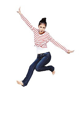 포토 JPG 스튜디오촬영 전신 외국인 해외기획촬영 우먼라이프 라이프스타일 2012년태국 여자 포즈 모션 맨발 팔벌리기 실내 한명 누끼 사람 동양인 20대 성인 앞모습 캐주얼 달리기 점프 활발 청바지 여자만 여자한명만 성인여자만 청년만 청년여자만 성인한명만 청년여자한명만 성인여자한명만 성인만 국내포토 1 옷 뷰포인트 컨셉 바지 발 인종 청년 내부 생활 파일형식