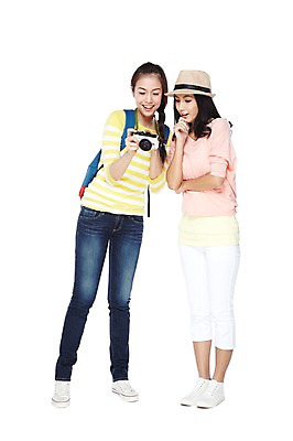 포토 JPG 스튜디오촬영 전신 외국인 해외기획촬영 모자 우먼라이프 라이프스타일 응시 2012년태국 여자 여행 운동화 가방 배낭 실내 서기 미소 웃음 들기 누끼 사람 동양인 20대 성인 두명 앞모습 캐주얼 친구 카메라 사진촬영 즐거움 배낭여행 여자만 성인여자만 청년만 청년여자만 성인만 국내포토 시선 잡화 옷 감정 뷰포인트 신발 관계 모션 표정 인종 청년 내부 생활 전자제품 촬영 파일형식