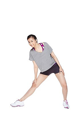 포토 JPG 스튜디오촬영 전신 외국인 해외기획촬영 우먼라이프 라이프스타일 2012년태국 여자 포즈 운동화 실내 건강 한명 서기 미소 웃음 누끼 사람 동양인 20대 성인 앞모습 운동복 운동 스트레칭 구부린 목표 다리벌리기 체조 맨손체조 하체운동 의료성형뷰티 여자만 여자한명만 성인여자만 청년만 청년여자만 성인한명만 청년여자한명만 성인여자한명만 성인만 국내포토 1 옷 뷰포인트 신발 컨셉 모션 표정 인종 청년 내부 생활 파일형식