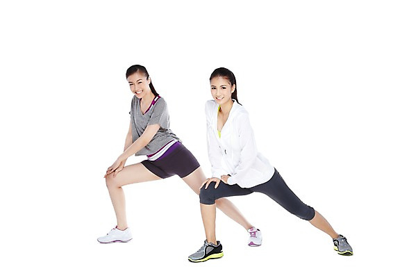 포토 JPG 스튜디오촬영 전신 외국인 해외기획촬영 우먼라이프 라이프스타일 2012년태국 여자 포즈 운동화 실내 건강 서기 누끼 사람 동양인 20대 성인 두명 앞모습 친구 운동복 운동 스트레칭 구부린 목표 다리벌리기 체조 맨손체조 의료성형뷰티 여자만 성인여자만 청년만 청년여자만 성인만 국내포토 옷 뷰포인트 신발 컨셉 관계 모션 인종 청년 내부 생활 파일형식