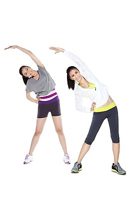 포토 JPG 스튜디오촬영 전신 외국인 해외기획촬영 우먼라이프 라이프스타일 2012년태국 여자 허리손 포즈 운동화 실내 건강 서기 누끼 사람 동양인 20대 성인 두명 앞모습 친구 운동복 운동 손들기 스트레칭 목표 체조 맨손체조 옆구리운동 의료성형뷰티 여자만 성인여자만 청년만 청년여자만 성인만 국내포토 옷 뷰포인트 신발 컨셉 관계 모션 인종 청년 내부 생활 파일형식