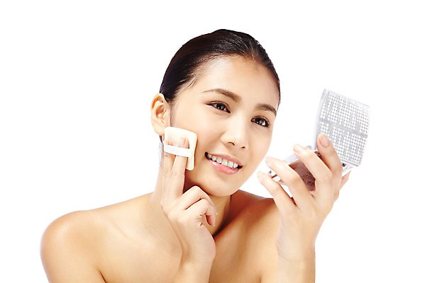 포토 JPG 스튜디오촬영 외국인 해외기획촬영 우먼라이프 라이프스타일 응시 2012년태국 여자 실내 한명 미소 웃음 들기 누끼 사람 동양인 상반신 20대 성인 앞모습 화장 뷰티 화장품 화장용품 파우더 청순 팩트 의료성형뷰티 여자만 여자한명만 성인여자만 청년만 청년여자만 성인한명만 청년여자한명만 성인여자한명만 성인만 국내포토 1 시선 뷰포인트 컨셉 모션 표정 인종 청년 내부 생활 미용용품 파일형식