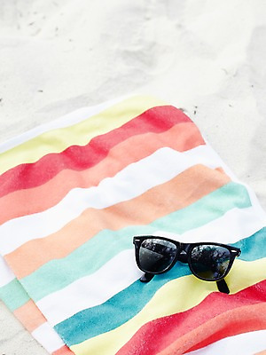 포토 JPG 주간 해외기획촬영 2012년태국 계절 모래 여행 태국 해변 사람없음 야외 여름 여름휴가 바캉스 수건 모래사장 선글라스 동남아시아 비치타올 코사멧 코사멧해변 국내포토 자연요소 아시아 안경 바다 휴가 위생용품 파일형식 여름_계절