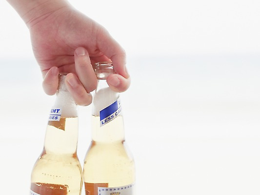 포토 JPG 주간 해외기획촬영 손 2012년태국 계절 모래 여행 태국 맥주 한손 한명 사람 근접촬영 해변 야외 아웃포커스 신체부위 여름 여름휴가 바캉스 모래사장 동남아시아 알코올 병 맥주병 코사멧 코사멧해변 국내포토 자연요소 1 식기 아시아 바다 뷰포인트 술병 휴가 주류 촬영기법 파일형식 여름_계절