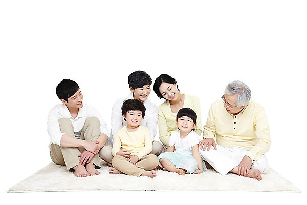 포토 JPG 전신 라이프스타일 여자 할아버지 노년 남자 딸 행복 아들 할머니 어린이 가족 엄마 손자 손녀 대가족 미소 웃음 누끼 사람 앉기 동양인 소녀 소년 여러명 성인 앞모습 30대 부모 화목 카펫 한국인 자녀 아빠 60대 며느리 가족사진 국내포토 감정 뷰포인트 다수 컨셉 관계 모션 표정 인종 생활 장년 손주 파일형식 단체사진