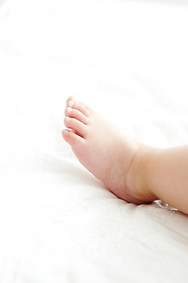 포토 JPG 라이프스타일 어린이라이프 신체 발 실내 한명 사람 신체부위 귀여움 아기 발가락 아기만 국내포토 1 어린이 컨셉 내부 생활 파일형식