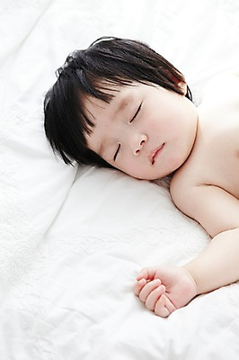 포토 JPG 라이프스타일 여자 어린이라이프 실내 한명 사람 동양인 상반신 눕기 귀여움 눈감음 침실 침대 아기 잠 여자만 여자한명만 아기만 여자아기만 여자아기한명만 국내포토 1 어린이 가구 컨셉 모션 인종 내부 생활 파일형식