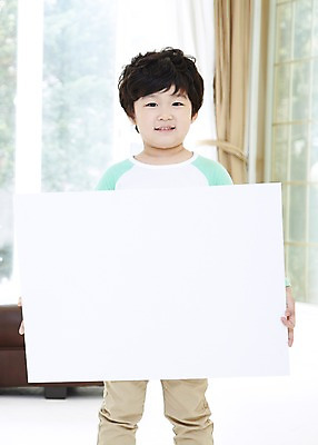 포토 JPG 라이프스타일 배너 남자 어린이라이프 어린이 사각프레임 광고판 실내 한명 서기 미소 웃음 들기 사람 동양인 소년 앞모습 아웃포커스 한국인 알림 즐거움 남자만 남자한명만 어린이만 소년만 소년한명만 국내포토 1 감정 뷰포인트 모션 프레임 알림판 촬영기법 표정 인종 내부 생활 사각형 판 파일형식