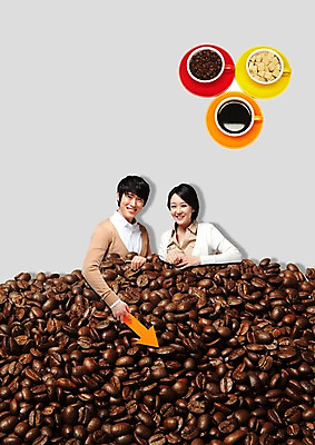 PSD 편집 편집이미지 부부 커플 여자 남자 화살표 커피 음료 재료 잔 콩 서기 미소 웃음 들기 사람 상반신 두명 컵 쌓기 한국인 원두 가리킴 차 커피잔 설탕 각설탕 컵받침 받침대 원료 원두커피 아메리카노 이미지편집 식기 관계 모션 곡류 표정 동양인 손짓 파일형식