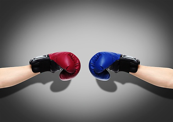 PSD 편집이미지 손 스포츠 컬러 장갑 그림자 사람 경기 두명 신체부위 빨간색 파란색 운동 주먹 권투 양손 글러브 글로브 권투글러브 펀치 이미지편집 잡화 스포츠용품 모션 건강 격투기 파일형식