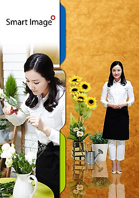 전신 PSD 식물 편집이미지 직업 우먼라이프 라이프스타일 여자 꽃 화분 화초 탁자 해바라기 가위 서기 사람 상반신 성인 취미 두명 꽃병 앞치마 물뿌리개 한국인 병 꽃집 꽃꽂이 원예 가꾸기 화초가위 여자만 성인여자만 성인만 이미지편집 식기 가구 모션 문구용품 가위_도구 동양인 생활 상점 파일형식