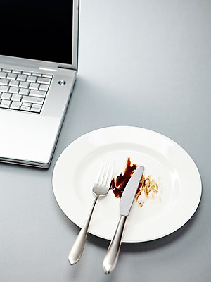 포토 JPG 스튜디오촬영 그릇 식기 접시 생활용품 백그라운드 포크 주방용품 실내 사람없음 노트북 컴퓨터 하이앵글 나이프 국내포토 뷰포인트 내부 전자제품 칼 오브젝트 파일형식