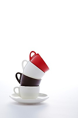 포토 JPG 스튜디오촬영 그릇 식기 컬러 생활용품 백그라운드 주방용품 잔 실내 사람없음 컵 빨간색 갈색 쌓기 커피잔 찻잔 컵받침 받침대 국내포토 커피 모션 내부 오브젝트 파일형식