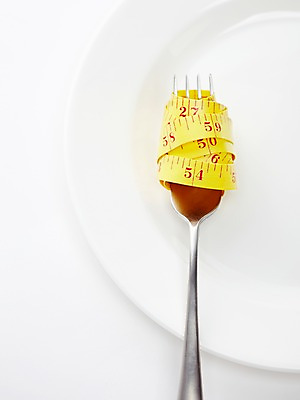 포토 JPG 스튜디오촬영 그릇 식기 접시 생활용품 백그라운드 포크 주방용품 실내 줄자 자 근접촬영 사람없음 하이앵글 숫자 도구 측정 눈금 치수 국내포토 문자 뷰포인트 문구용품 내부 오브젝트 파일형식