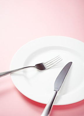 포토 JPG 스튜디오촬영 그릇 식기 접시 생활용품 백그라운드 포크 주방용품 실내 사람없음 하이앵글 나이프 국내포토 뷰포인트 내부 칼 오브젝트 파일형식