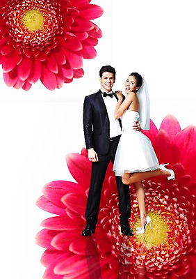 전신 PSD 서양인 외국인 식물 백인 편집이미지 라이프스타일 커플 드레스 여자 남자 꽃 행복 신부 커플라이프 웨딩드레스 허리손 포즈 신랑 결혼 안기 포옹 나비넥타이 사랑 서기 미소 웃음 사람 정장 턱시도 성인 두명 축하 즐거움 다리들기 성인만 이미지편집 옷 감정 컨셉 관계 모션 넥타이 표정 인종 이벤트 생활 파일형식