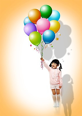 전신 PSD 편집이미지 여자 어린이라이프 어린이 놀이 그림자 한명 서기 미소 웃음 들기 사람 동양인 소녀 손들기 한국인 풍선 풍선놀이 여자만 여자한명만 어린이만 소녀만 소녀한명만 이미지편집 1 라이프스타일 모션 표정 인종 파일형식