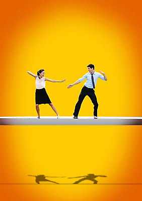 전신 PSD 서양인 외국인 백인 편집이미지 직업 라이프스타일 여자 남자 포즈 비즈니스 모션 맨발 그림자 서기 미소 웃음 사람 정장 손짓 20대 성인 두명 앞모습 비즈니스라이프 마주보기 경쟁 직장인 비즈니스맨 비즈니스우먼 동료 싸움 청년만 성인만 이미지편집 옷 뷰포인트 컨셉 관계 발 표정 인종 청년 생활 파일형식