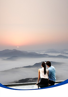 PSD 서양인 외국인 백인 편집이미지 커플 응시 여자 남자 자연 산 사람 앉기 풍경 상반신 두명 뒷모습 태양 일출 노을 일몰 감상 안개 가리킴 정상 산등성이 운해 운무 이미지편집 자연요소 시선 뷰포인트 관계 모션 날씨 인종 손짓 생태계 파일형식 구름_자연