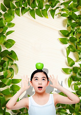 PSD 식물 편집이미지 라이프스타일 여학생 여자 포즈 잎 과일 중학생 청소년 나뭇잎 한명 서기 사람 동양인 상반신 라이프 앞모습 10대 민소매 뷰티 손들기 십대라이프스타일 한국인 올려보기 사과 균형 여중생 머리위 청사과 동자 아오이 여자만 여자한명만 십대만 십대여자만 십대여자한명만 이미지편집 1 학생 뷰포인트 상의 모션 인종 생활 파일형식