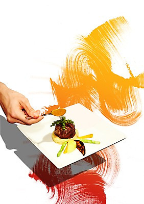 PSD 편집이미지 그릇 식기 접시 손 음식 한손 서양음식 육류 스테이크 요리 한명 들기 신체부위 장식 숟가락 요리사 양념 음식전단 이미지편집 직업 1 식재료 모션 수저 사람 전단 파일형식