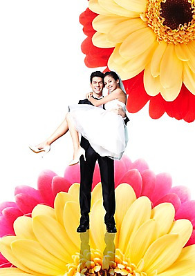 전신 PSD 서양인 외국인 식물 백인 편집이미지 커플 드레스 여자 남자 꽃 행복 신부 커플라이프 웨딩드레스 신랑 결혼 안기 사랑 서기 미소 웃음 사람 정장 턱시도 성인 두명 축하 즐거움 성인만 이미지편집 라이프스타일 옷 감정 컨셉 관계 모션 표정 인종 이벤트 파일형식