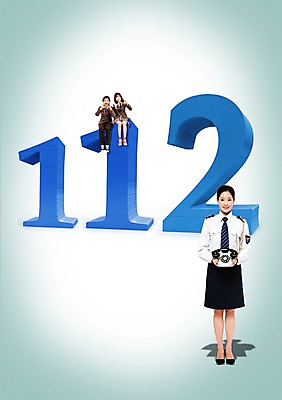 전신 PSD 편집이미지 학생 여학생 여자 남자 교복 남학생 캠페인 포즈 유니폼 모션 고등학생 서기 미소 웃음 들기 사람 앉기 동양인 손짓 20대 성인 세명 친구 숫자 손들기 외침 한국인 긴급 작업실 경찰 전문직 보호 전화기 상담 텔레마케팅 경찰복 부름 여경 112 전화번호 긴급상황 긴급전화 문의전화 신고 이미지편집 직업 문자 옷 컨셉 관계 청소년 표정 인종 청년 소리 서비스업 통화 문의 파일형식