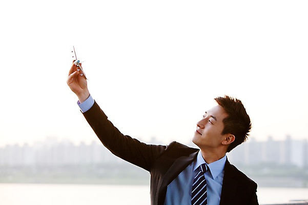 포토 JPG 주간 직업 라이프스타일 남자 맨라이프 포즈 비즈니스 모션 비행기 한명 들기 사람 동양인 정장 빌딩 상반신 20대 성인 야외 앞모습 아웃포커스 비즈니스라이프 장난감 한국인 도시 직장인 비즈니스맨 남자만 남자한명만 성인남자만 청년만 청년남자만 청년남자한명만 성인한명만 성인남자한명만 성인만 국내포토 자연요소 1 옷 뷰포인트 항공교통 대중교통 촬영기법 인종 청년 건물 생활 파일형식