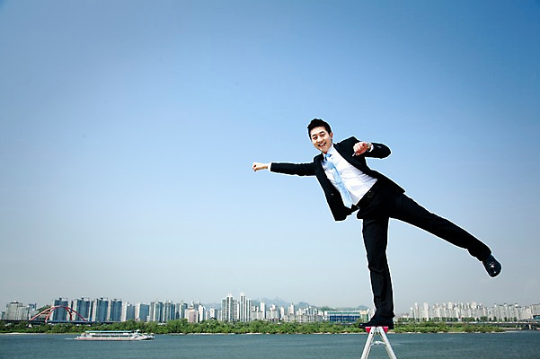 포토 JPG 주간 전신 직업 라이프스타일 남자 맨라이프 포즈 비즈니스 사다리 모션 하늘 한명 서기 미소 웃음 사람 동양인 정장 빌딩 20대 성인 야외 옆모습 비즈니스라이프 주먹 한국인 도시 직장인 비즈니스맨 한강 가교 남자만 남자한명만 성인남자만 청년만 청년남자만 청년남자한명만 성인한명만 성인남자한명만 성인만 국내포토 자연요소 1 건축물 옷 뷰포인트 서울 표정 인종 청년 건물 생활 도구 랜드마크 파일형식