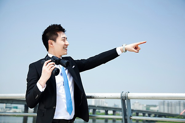포토 JPG 주간 직업 라이프스타일 응시 남자 맨라이프 포즈 비즈니스 난간 모션 하늘 한명 미소 웃음 들기 사람 동양인 정장 손짓 빌딩 상반신 20대 성인 야외 옆모습 아웃포커스 비즈니스라이프 쌍안경 망원경 한국인 가리킴 관찰 도시 직장인 비즈니스맨 한강 가교 남자만 남자한명만 성인남자만 청년만 청년남자만 청년남자한명만 성인한명만 성인남자한명만 성인만 국내포토 자연요소 1 건축물 시선 옷 뷰포인트 서울 촬영기법 표정 인종 청년 건물 생활 랜드마크 파일형식