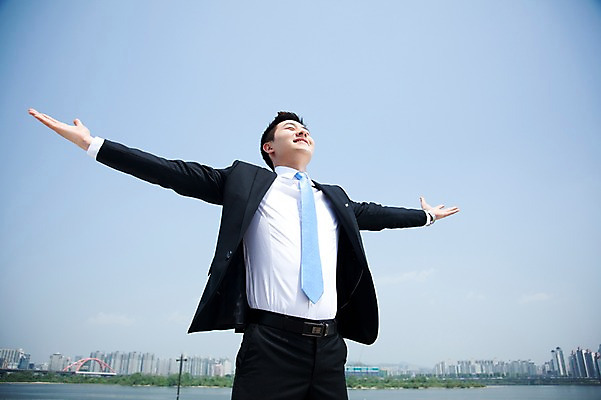 포토 JPG 주간 구름 직업 라이프스타일 남자 맨라이프 포즈 비즈니스 모션 하늘 팔벌리기 한명 서기 미소 웃음 사람 동양인 정장 빌딩 20대 성인 야외 앞모습 비즈니스라이프 눈감음 한국인 자유 도시 직장인 비즈니스맨 한강 남자만 남자한명만 성인남자만 청년만 청년남자만 청년남자한명만 성인한명만 성인남자한명만 성인만 국내포토 자연요소 1 옷 뷰포인트 컨셉 서울 표정 인종 청년 건물 생활 랜드마크 파일형식