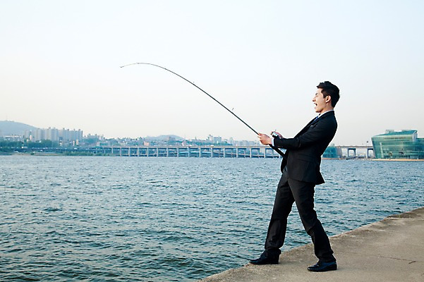 포토 JPG 주간 전신 직업 라이프스타일 남자 여유 맨라이프 비즈니스 낚시 휴식 한명 서기 들기 사람 동양인 정장 빌딩 20대 성인 취미 야외 옆모습 비즈니스라이프 강 한국인 직장인 비즈니스맨 낚싯대 강가 한강 상쾌 가교 남자만 남자한명만 성인남자만 청년만 청년남자만 청년남자한명만 성인한명만 성인남자한명만 성인만 국내포토 자연요소 1 건축물 옷 감정 뷰포인트 컨셉 모션 레저 서울 인종 청년 건물 생활 낚시용품 랜드마크 파일형식